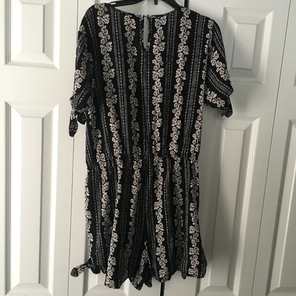 XHILARATION Black and White Floral Striped Romper - Picture 2 of 5